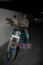 Shahid Kapoor snapped at multiplex in Juhu on 6th March 2011 (14).JPG